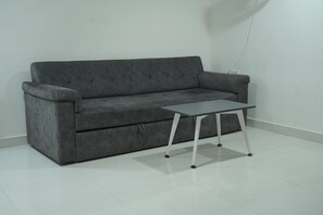 Standard Suite | Egyptian cotton sheets, premium bedding, free WiFi