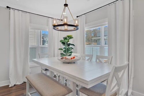 Newly built, fully equipped Knoxville home for 10!