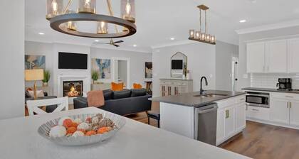 Newly built, fully equipped Knoxville home for 10!