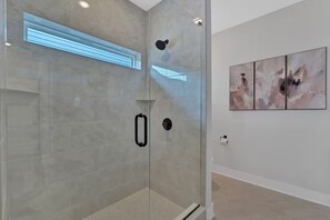 Dusche, Handtücher, Seife, Toilettenpapier
