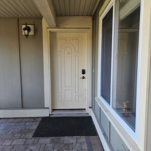 Exterior detail - Victoria Vista, Cozy-2bedroom with Mountain Views near Prestiges Golfcourse (Victoria)