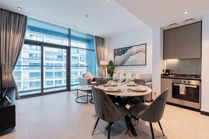 Deluxe Apartment, Balcony, City View | In-room dining