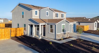 Newly Built Luxury Suite with AC – Perfect for 4 in Bakersfield