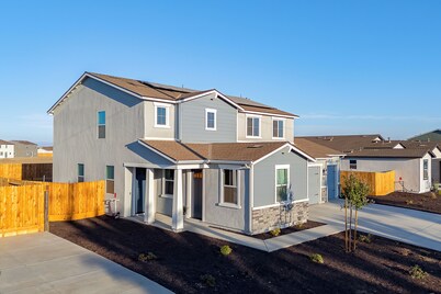 Newly Built Luxury Suite with AC – Perfect for 4 in Bakersfield