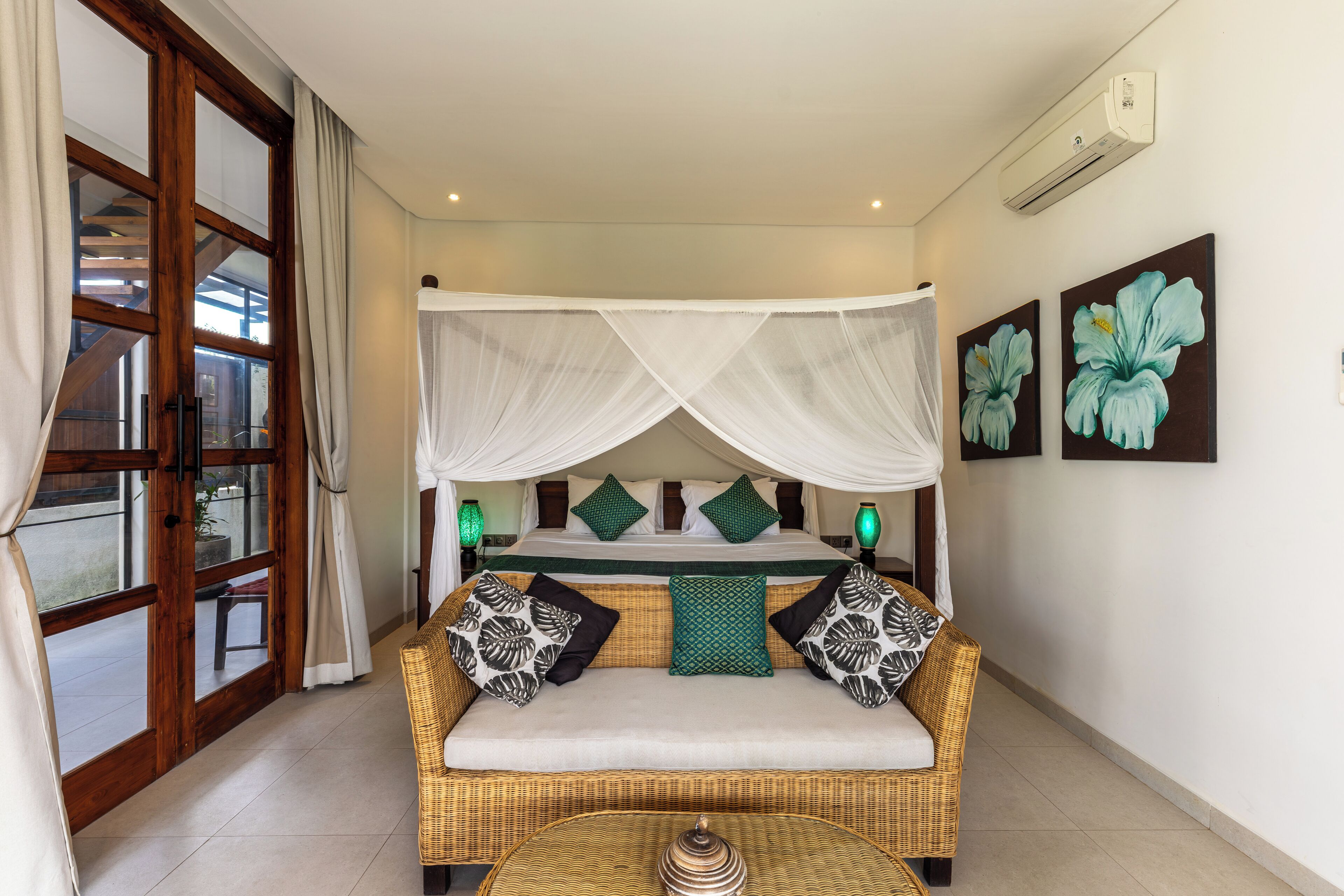 Villa | In-room safe, iron/ironing board