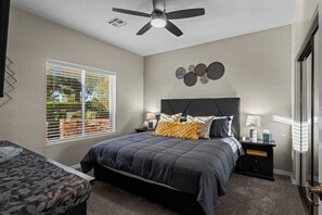 3 bedrooms, desk, iron/ironing board, free WiFi