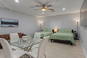 1 habitación, tabla de planchar con plancha, wifi y ropa de cama 