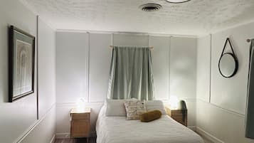 4 bedrooms, iron/ironing board, bed sheets