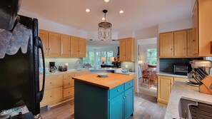 Fridge, oven, stovetop, dishwasher