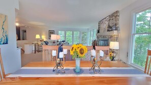 Dining - Spacious 5-Bedroom home in Boothbay with stunning waterfront views! (Boothbay)