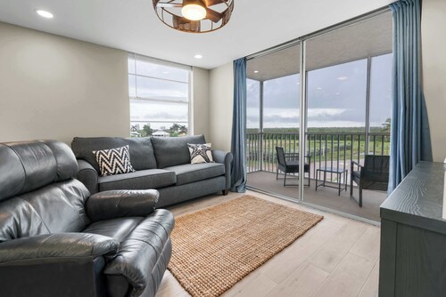 Newly Renovated Beach & Tennis Unit 3402