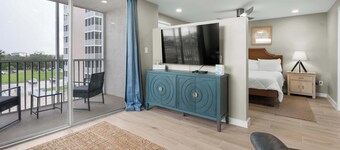 Newly Renovated Beach & Tennis Unit 3402