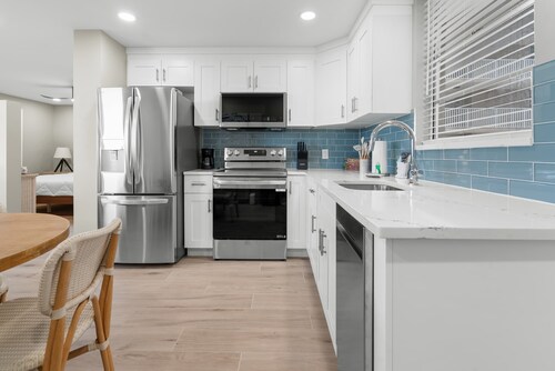 Newly Renovated Beach & Tennis Unit 3402