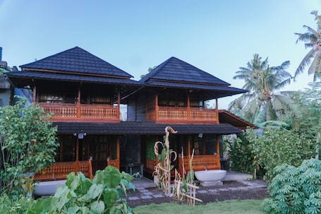 Classic Villa, Balcony, Valley View | Shared kitchen facilities | Fridge, coffee/tea maker, electric kettle