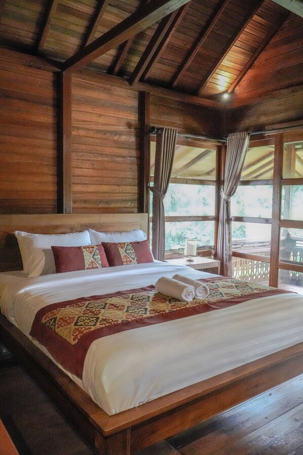 Classic Villa, Balcony, Valley View | Desk, laptop workspace, free WiFi