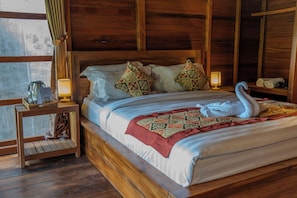 Classic Villa, Balcony, Valley View | Pillowtop beds, minibar, desk, laptop workspace