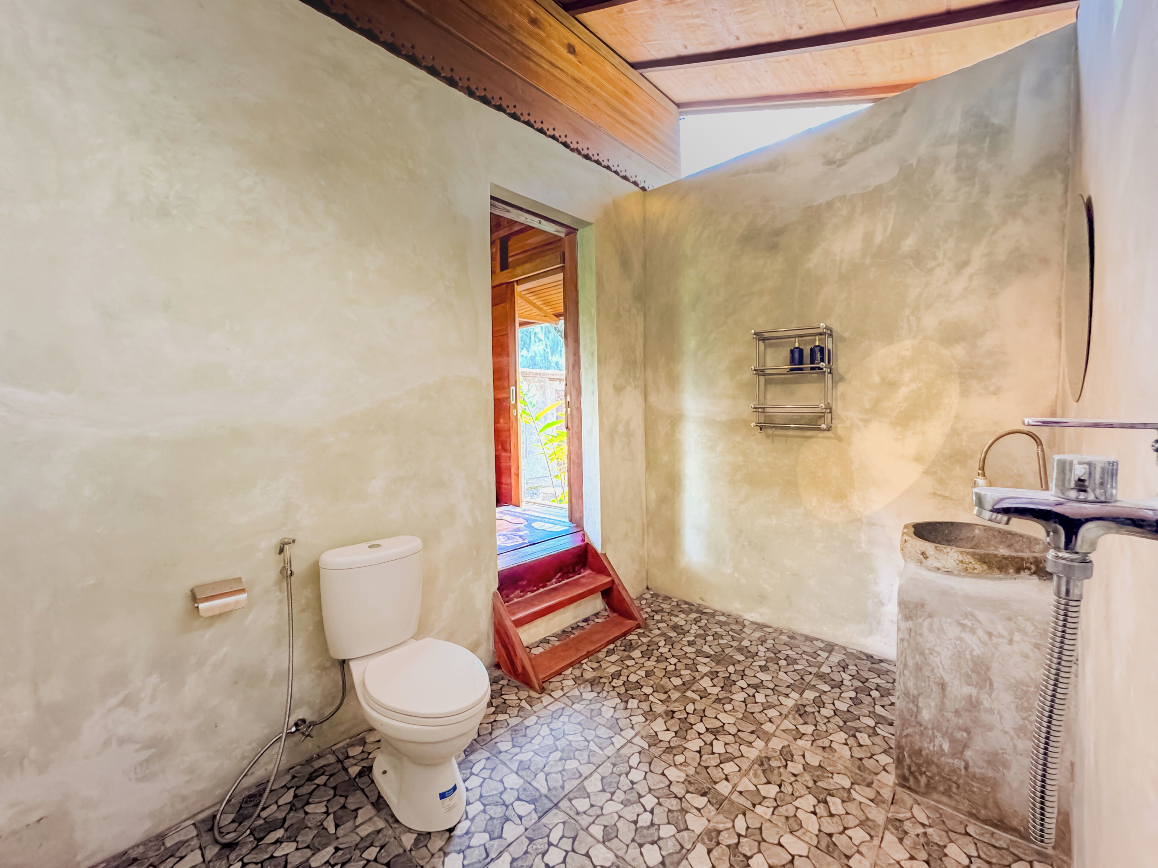 Villa clásica, balcón, vistas al valle | Baño | Bañera y ducha independientes y artículos de higiene personal gratuitos