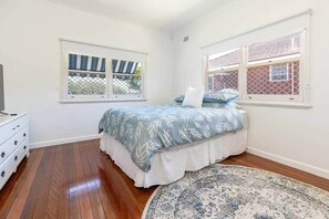 4 bedrooms, WiFi, bed sheets