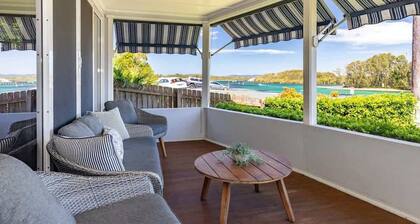 Summer Breeze Lake House - 180' views of Wallis Lake