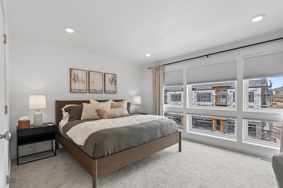 3 bedrooms, desk, iron/ironing board, travel crib