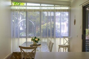 Dining - Welcome to "The Lazy Pelican" (Gympie)