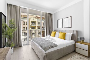 Desk, iron/ironing board, WiFi, bed sheets - Silkhaus Comfort Studio in Luma21 | JVC Circle (دبي)