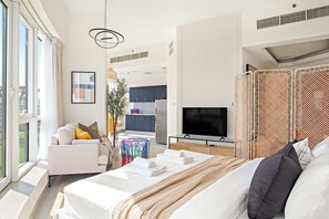 Desk, iron/ironing board, WiFi, bed sheets