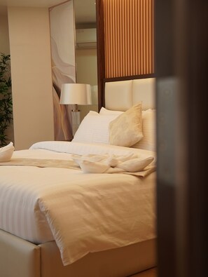 Grand Suite | In-room safe, desk, laptop workspace, soundproofing - Chateau de Maisons Suites (Baguio)