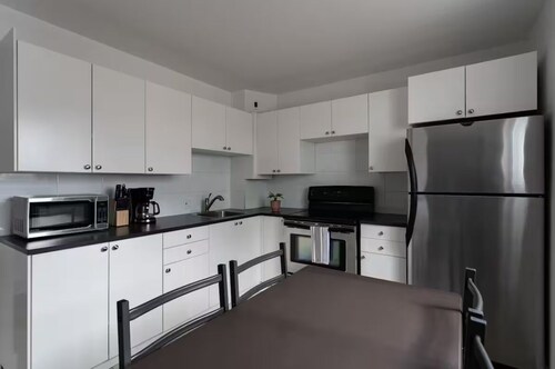 A One Bedroom Unit located near HSC