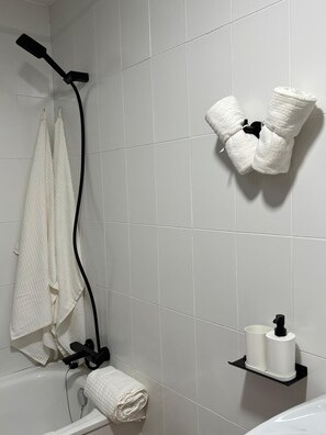 Towels, soap, toilet paper - Fuente del Tesoro Apartment (AN)