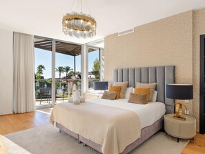 4 bedrooms, iron/ironing board, bed sheets