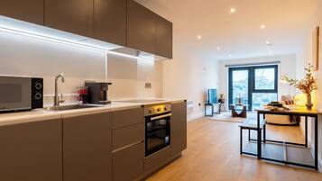 Coffee/tea maker, fridge, microwave, oven