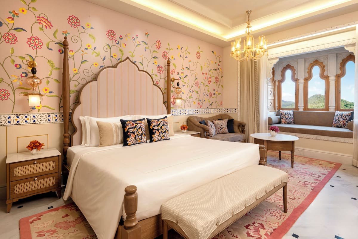 Luxury Room, 1 King Bed (Museum View)