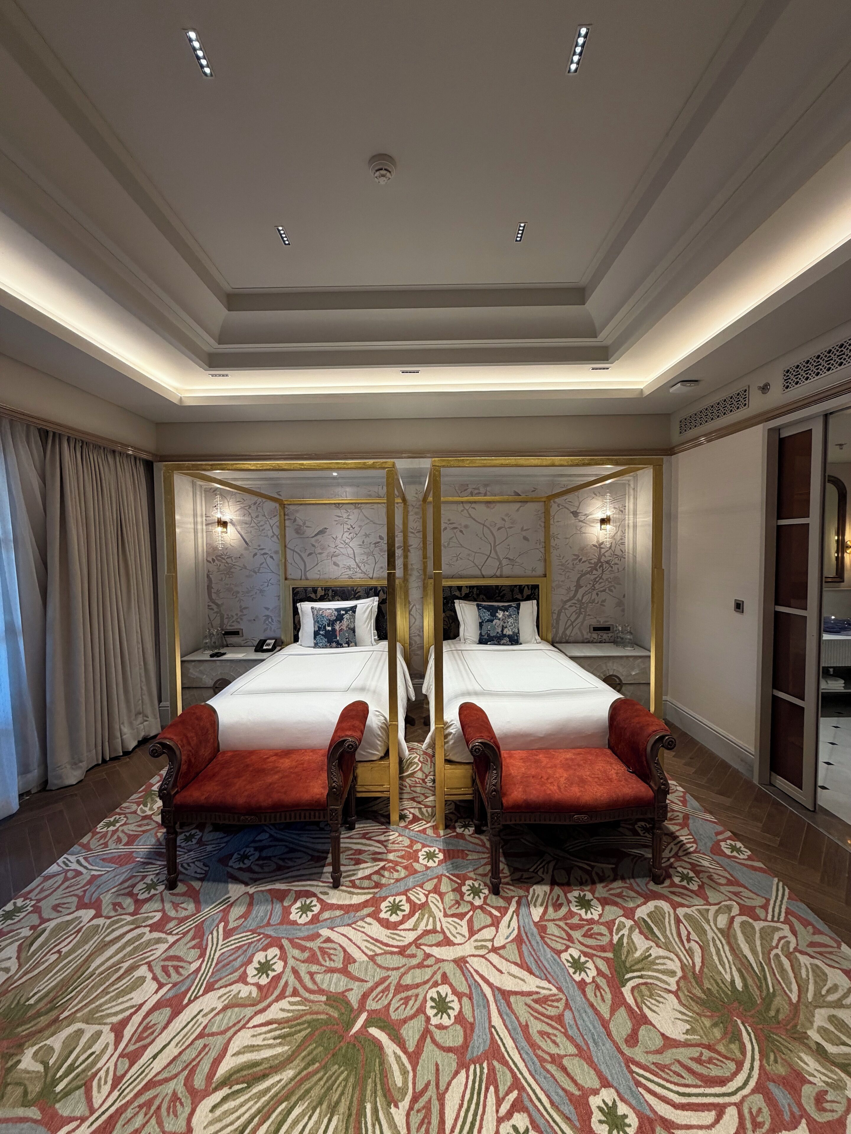 Ropa de cama de alta calidad y minibar 