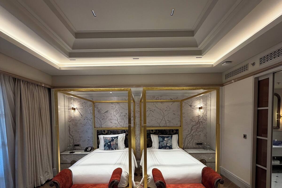 頂級套房, 2 間臥室 (Presidential, with Balcony & Jacuzzi) | 高級寢具、迷你吧、客房內保險箱、書桌