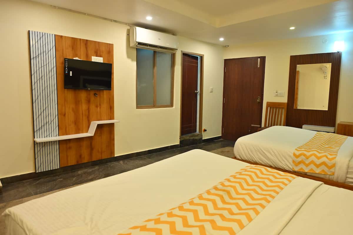 Family Quadruple Room | Laptop workspace, free WiFi