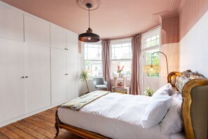 3 bedrooms, iron/ironing board, internet