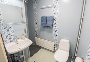 SĂšche-cheveux, bidet, serviettes fournies, savon