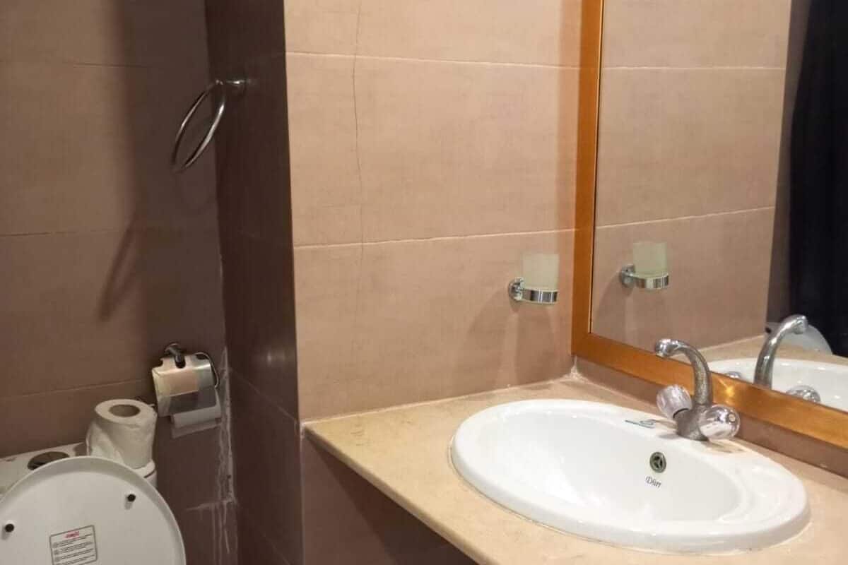 Chambre Simple, vue jardin | Salle de bain