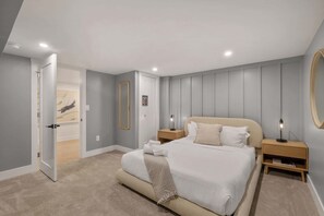 7 bedrooms, desk, iron/ironing board, travel crib