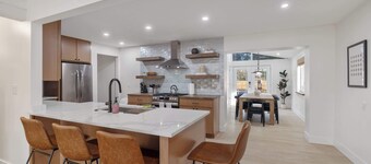 Renovated 7BR - Gym, Hot Tub, Sauna & Cold Plunge!