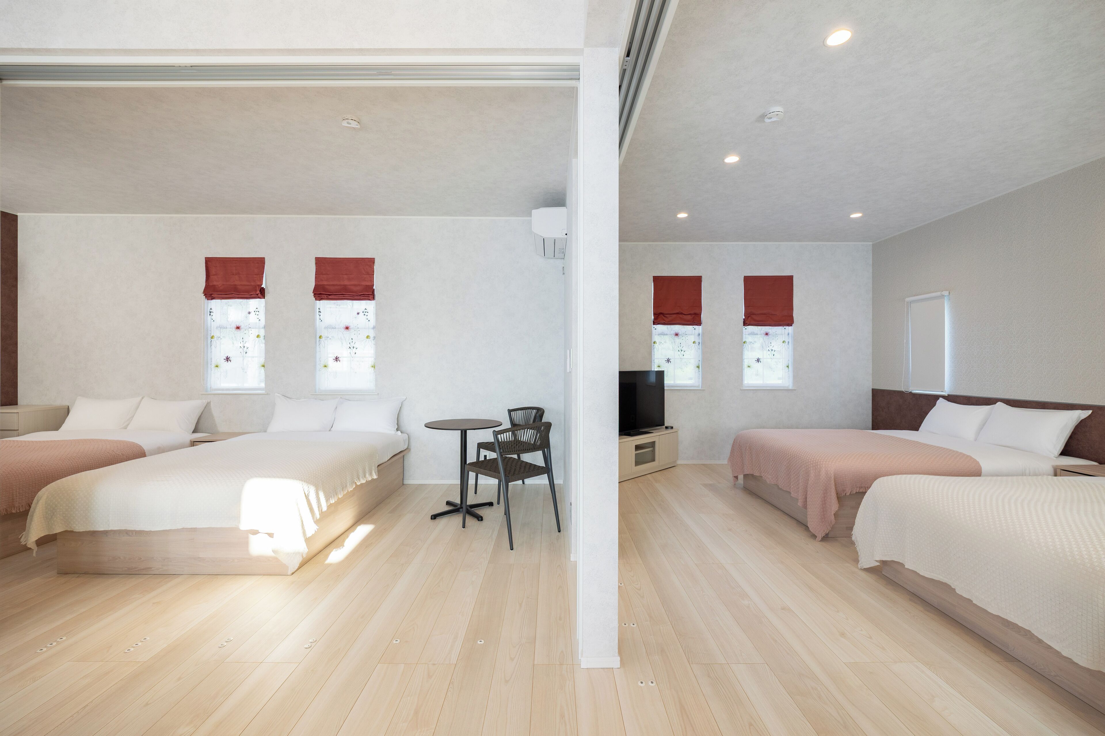 Cortinas blackout, tabla de planchar con plancha y wifi gratis 