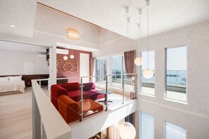 65-inch flat-screen TV with cable channels - VERDA RICO (Awaji)