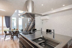 Luxury Villa, Ocean View | Dapur peribadi | Cerek elektrik 
