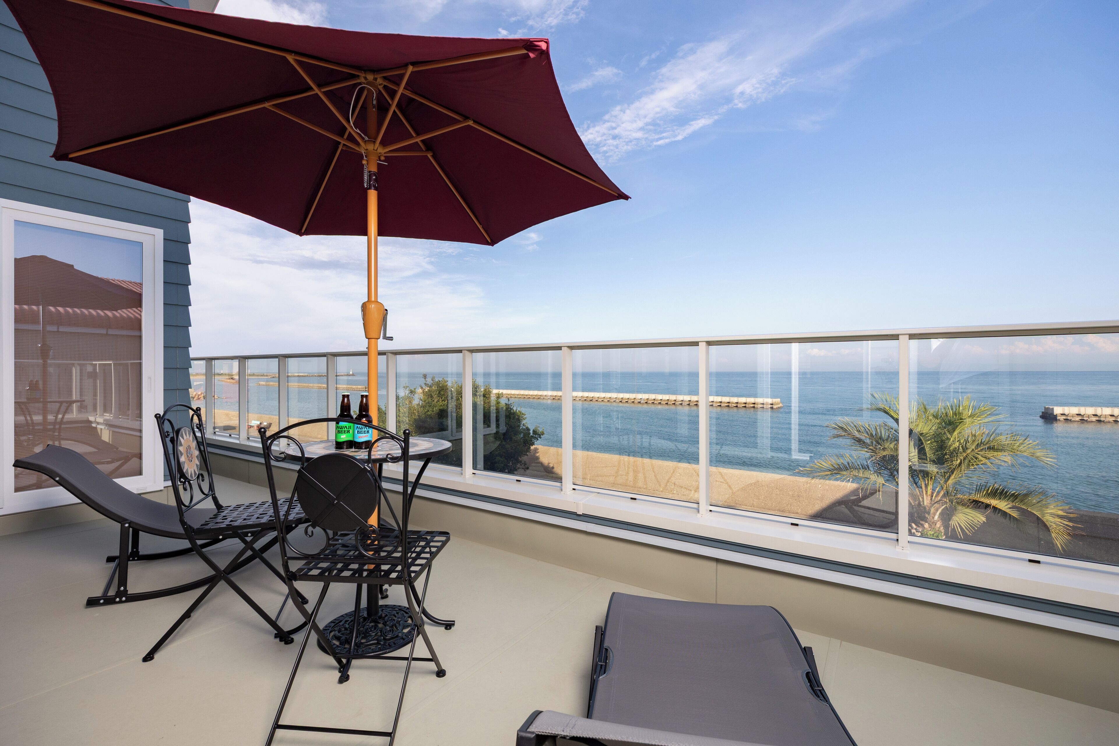 Cortinas blackout, tabla de planchar con plancha y wifi gratis 