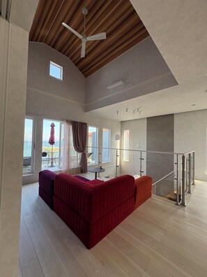 Luxury-Villa, Meerblick | Verdunkelungsvorhänge, Bügeleisen/Bügelbrett, kostenloses WLAN