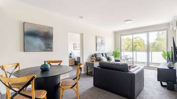 智能电视、办公室