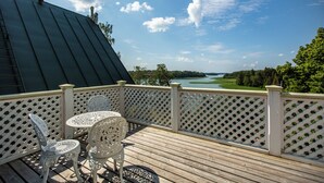 Dobbelt- eller tomannsrom – deluxe, balkong, sjøutsikt | Terrasse/patio