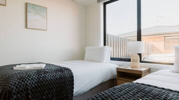 3 bedrooms, desk, iron/ironing board, WiFi