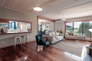 TV, fireplace, books, offices - The Happy Shack Hawley Beach (Hawley Beach)